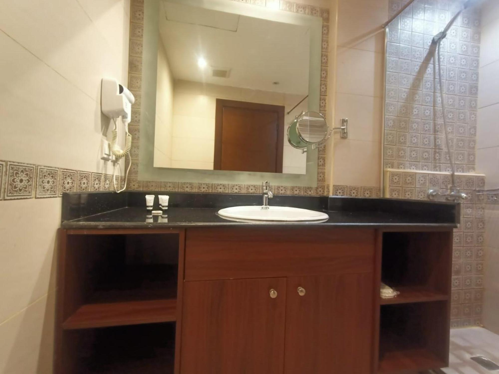 Hotel Quiet Jeddah Al Hamra Exterior foto